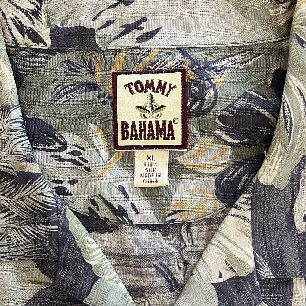 🌴 Tommy Bahama 100% Silk Hawaiian Shirt XL | Scenic Print Resort Wear - Picture 9 of 9